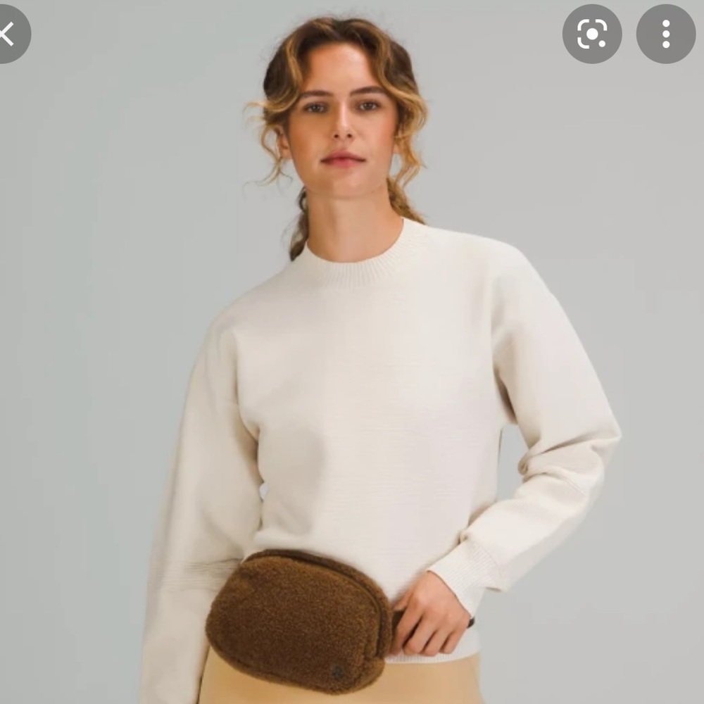 lululemon • fleece / sherpa belt bag brown